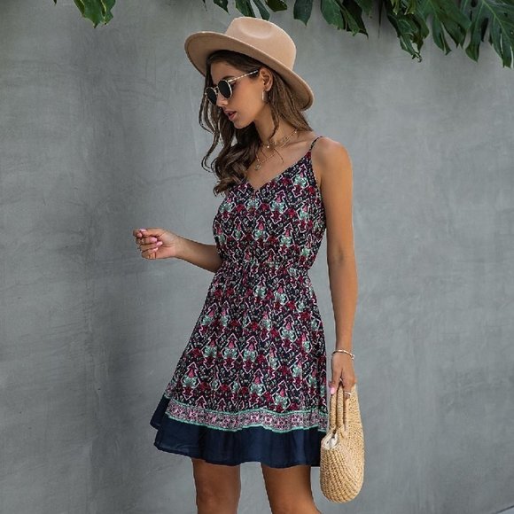 supreme fashion Dresses & Skirts - ✨HP✨V Neck Floral Mini Dress